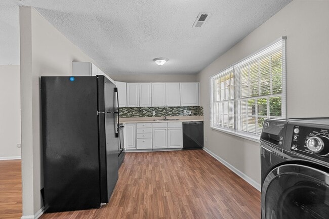 Building Photo - Fantastic 3 Bedroom Ranch home in SE Ralei...