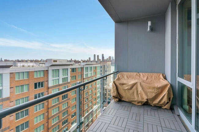 Building Photo - 9 Ave at Port Imperial