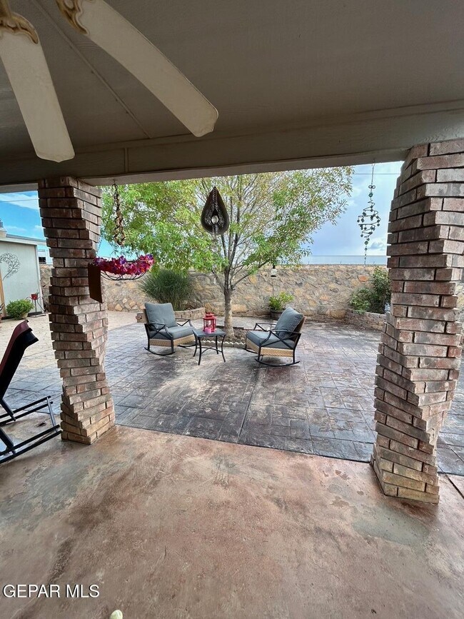 Building Photo - 12416 Flora Alba Dr