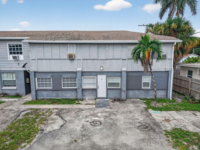 Building Photo - 409 47th St