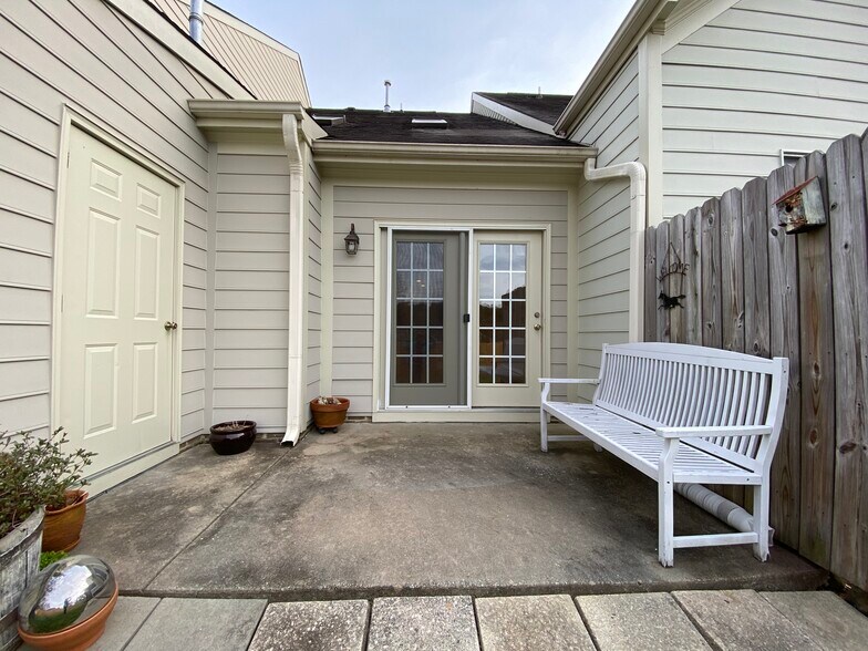 Building Photo - 2822 Pickett Road Unit 134