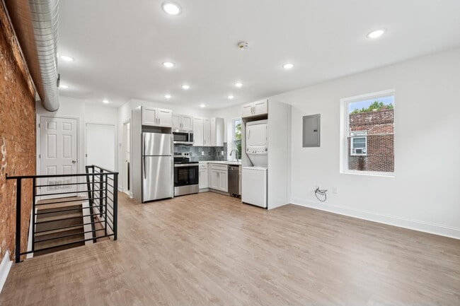 Building Photo - 2534 S 61st St