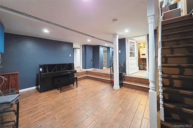 Building Photo - 18 Prospect St