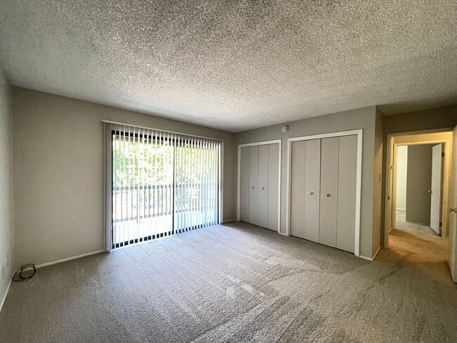 Building Photo - 6531 Lake Park Dr
