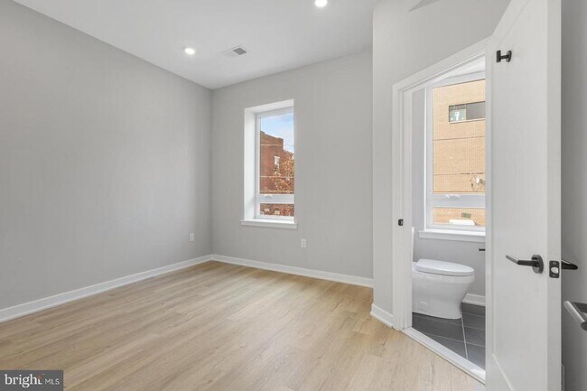 Building Photo - 919 N 15th St