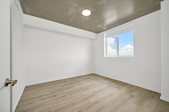 Building Photo - 475 NE 126th St