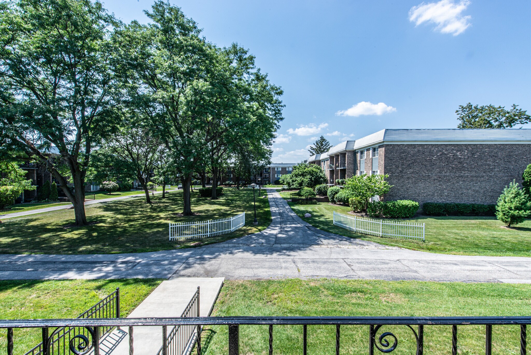 Building Photo - 1505 N Windsor Dr