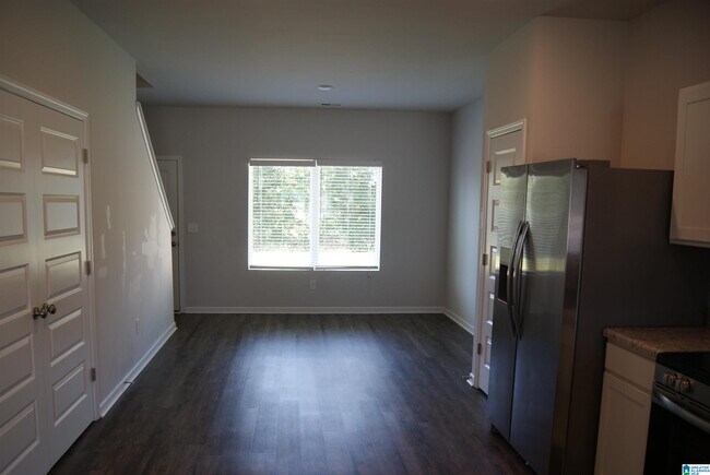 Building Photo - 533 Savannah St