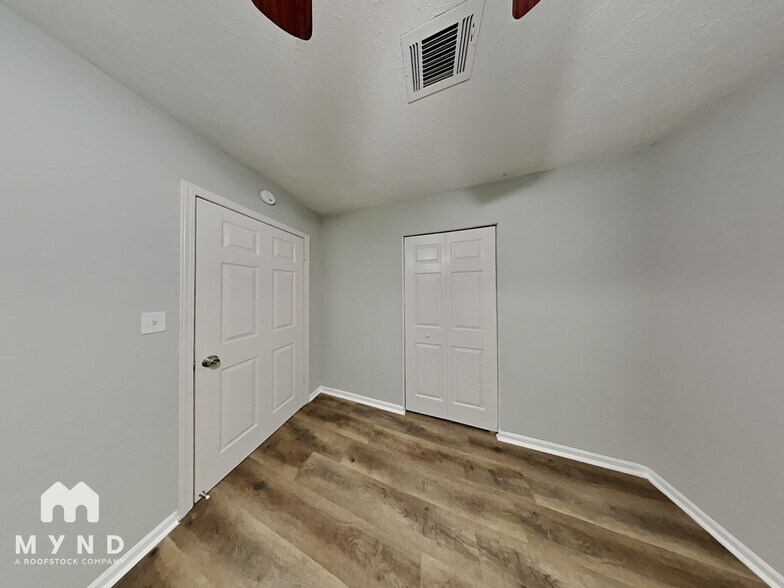 Building Photo - 199 Woodcrest Way