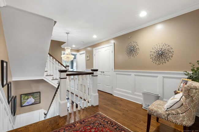 Building Photo - 354 Oaklawn Ave