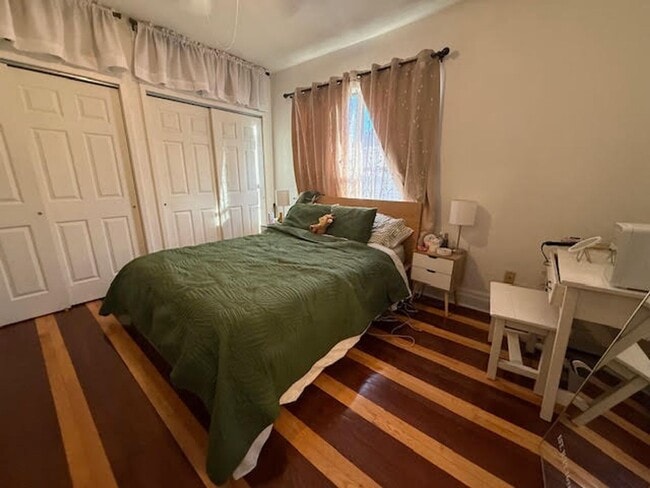 Building Photo - Sun-Filled Living with Hardwood Floors Near Downtown