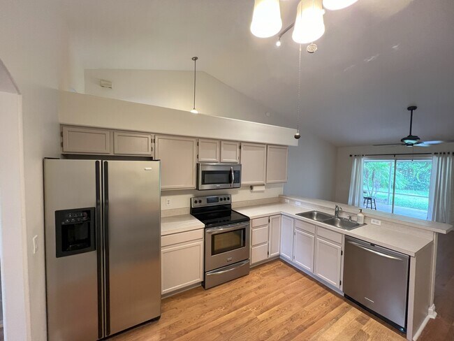 Building Photo - 345 Silver Pine Dr