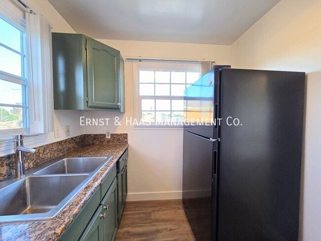 Building Photo - 244 1/2 E. 56th St.-