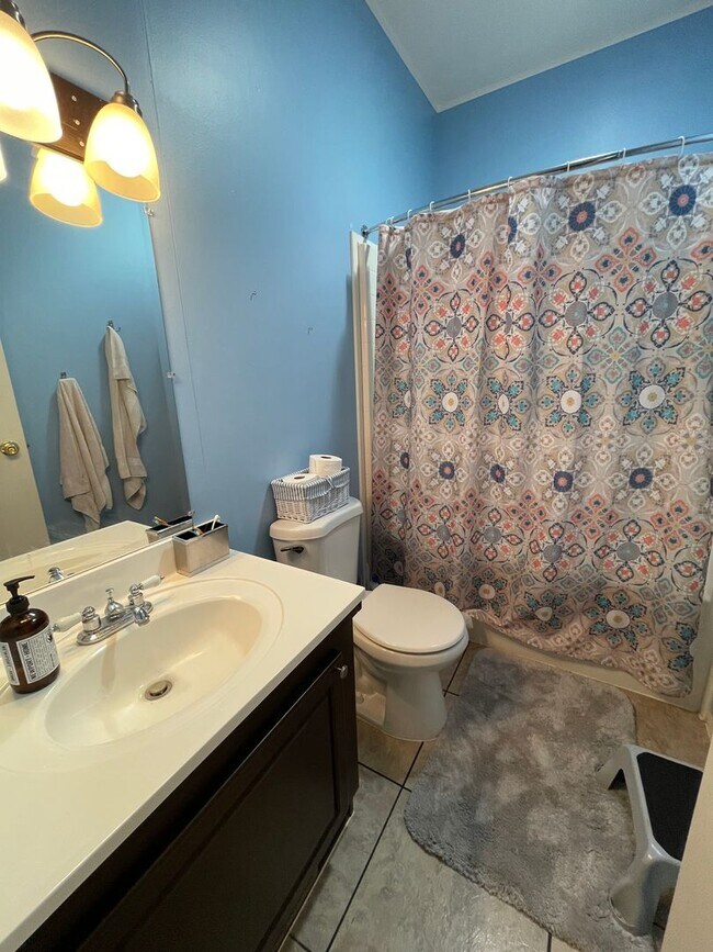 Building Photo - Lovely 3 Bedroom, 2 bath Home with 2 Car Garage and Partial Water View! Pet Friendly!