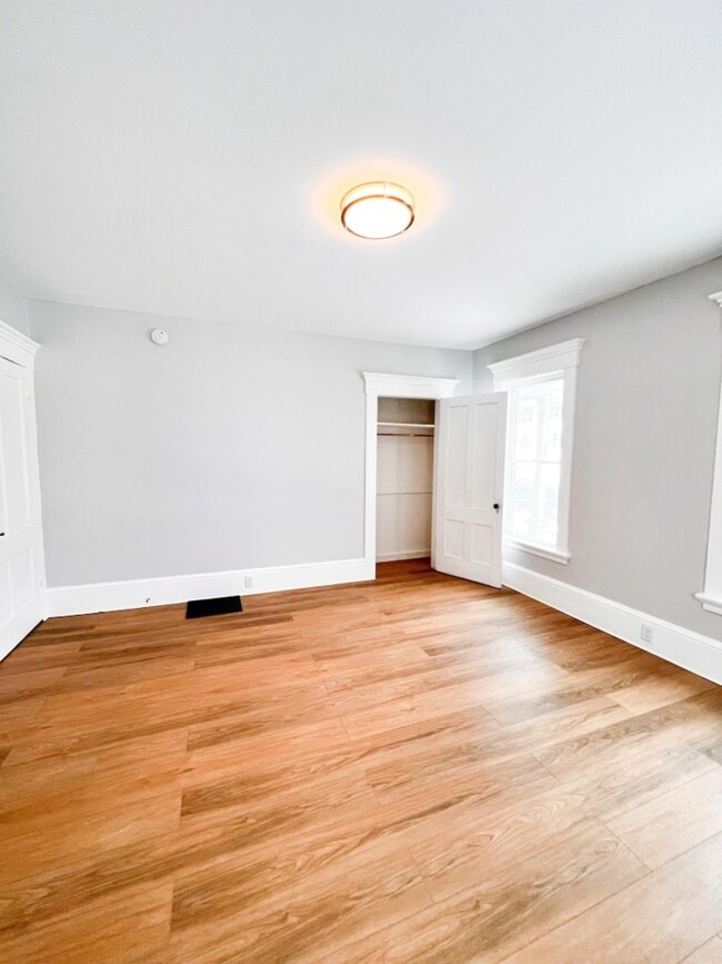 Building Photo - 178 Pleasant St