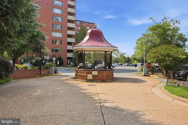 Building Photo - 1121 Arlington Blvd