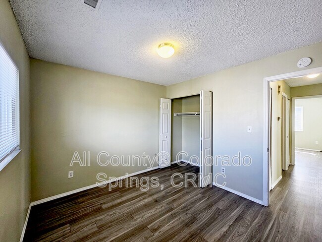 Building Photo - 1010 Mazatlan Cir