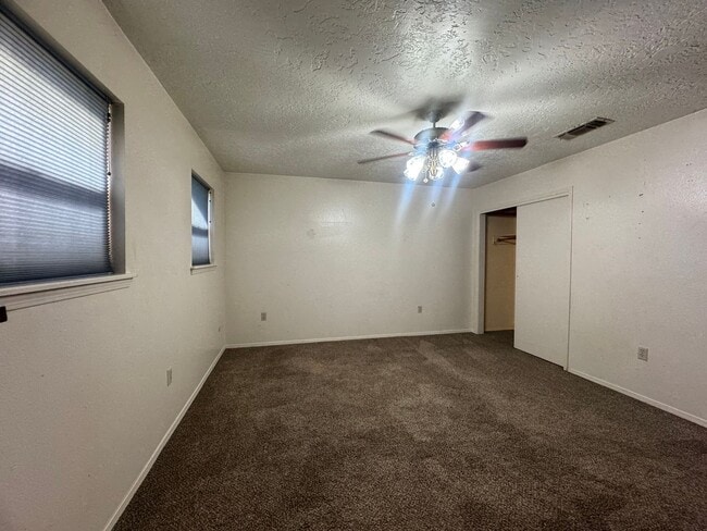 Building Photo - 836 Agate Rd