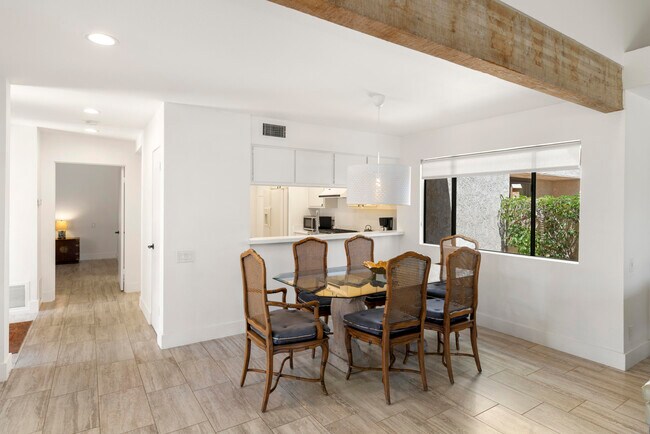 Building Photo - 306 Forest Hills Dr
