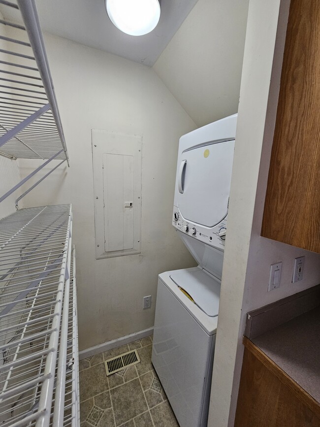 Building Photo - 6984 Mackenzie St