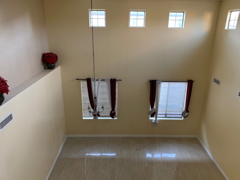 Building Photo - 2493 E Bridgeport Pkwy