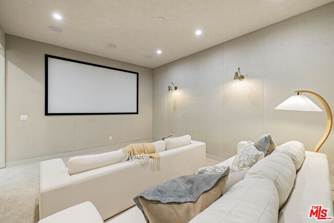 Building Photo - 14273 Greenleaf St