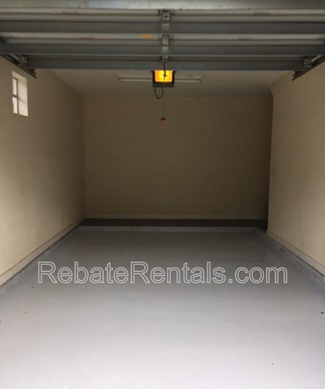 Building Photo - 10075 Gate Pkwy N