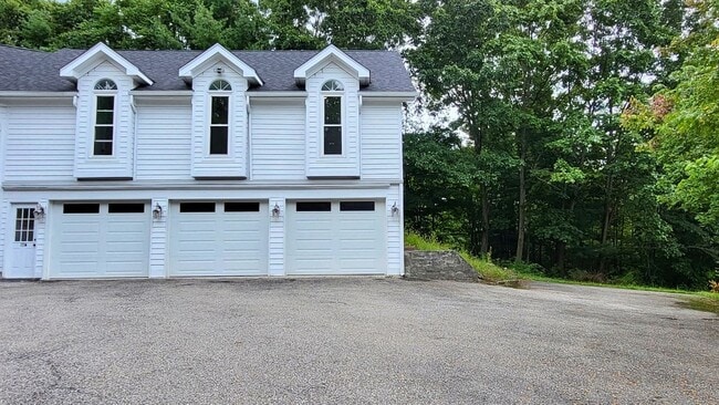 Building Photo - 19 Friendship Ln