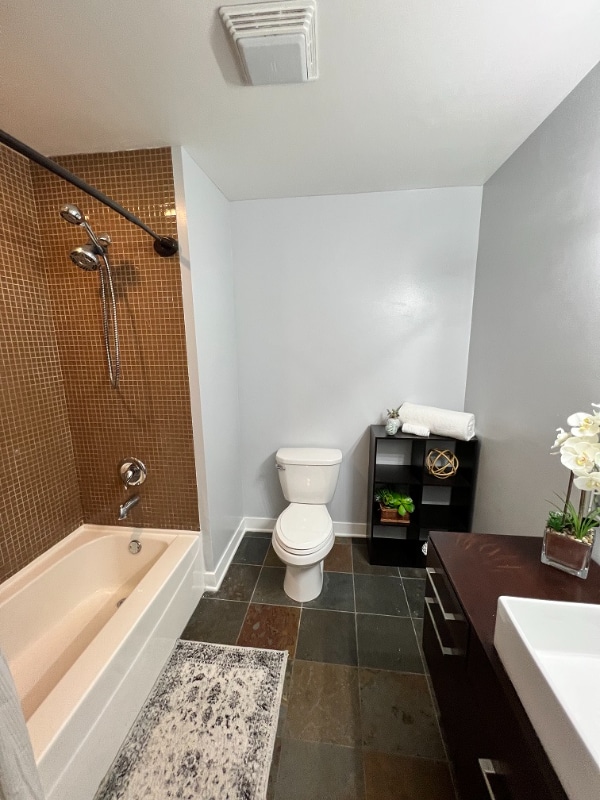 Building Photo - 650 W Wayman St