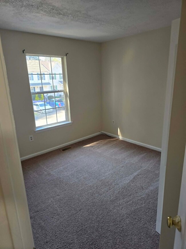 Building Photo - 45275 Elkton Ln