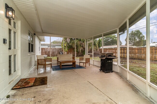 Building Photo - 201 Sharon Dr