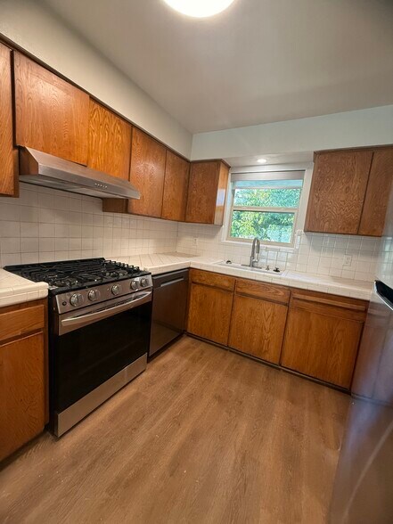 Building Photo - 1201 N Austin St