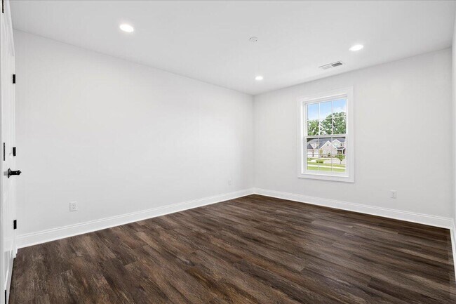 Building Photo - 413 Weston Park