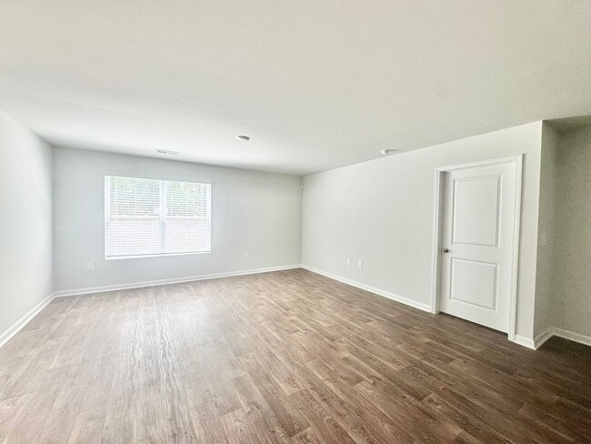 Building Photo - 310 Windmill Dr