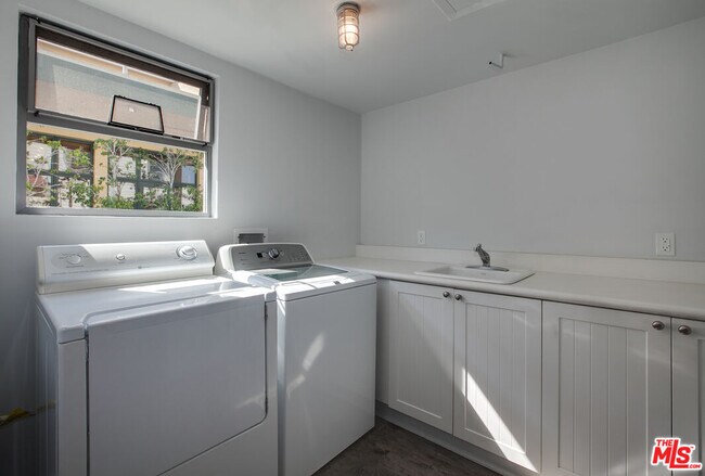Building Photo - 1358 4th St