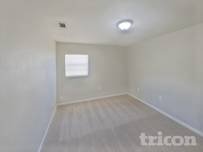 Building Photo - 1408 Highview Rd