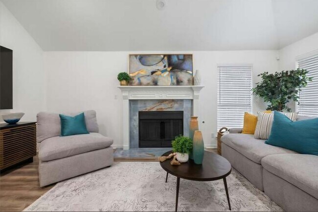 Building Photo - Gorgeous 4/BR 3/BA One-Level Home with Mod...