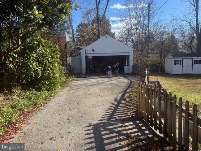 Building Photo - 7113 Bristol Rd