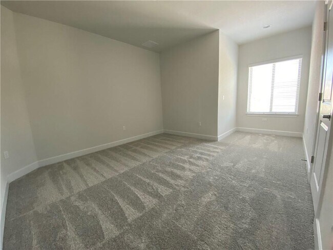 Building Photo - 5820 Harper Park Dr