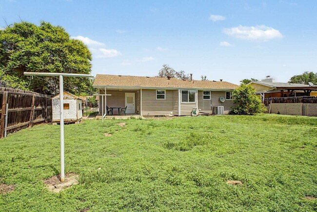 Building Photo - 2519 Danbury Dr