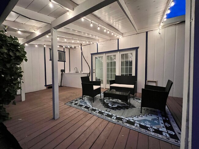 Building Photo - 3320 Panorama Dr