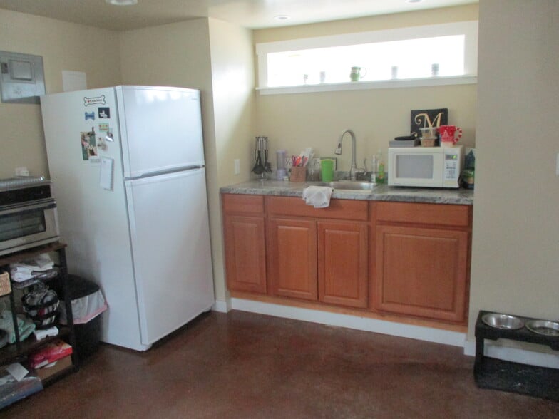 Building Photo - 488 FM 1441