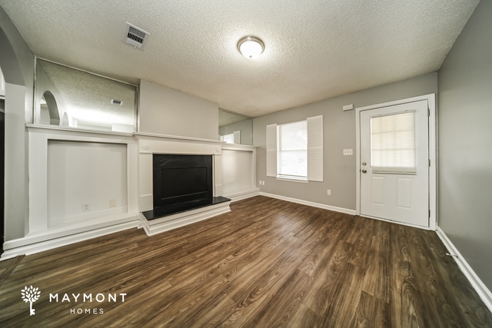 Building Photo - 800 Tramore Dr