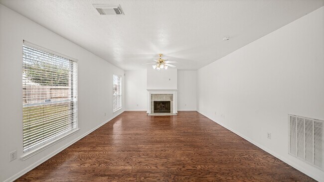 Building Photo - Spacious 4-bedroom in Pearland ISD!