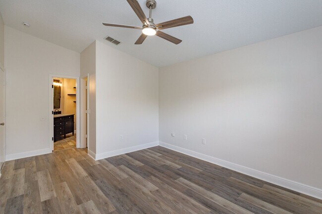 Building Photo - Charming 3-Bedroom Home for Rent in South ...