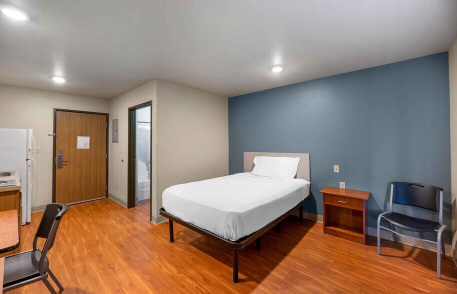 Building Photo - Furnished Studio-Lubbock - South
