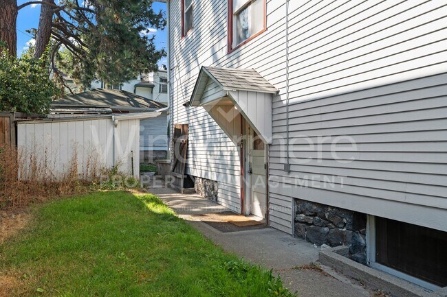 Building Photo - 1321 W 11th Ave