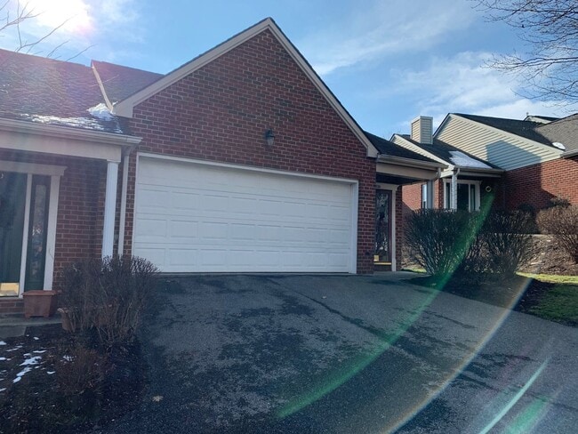 Building Photo - 330 Pin Oak Dr NW