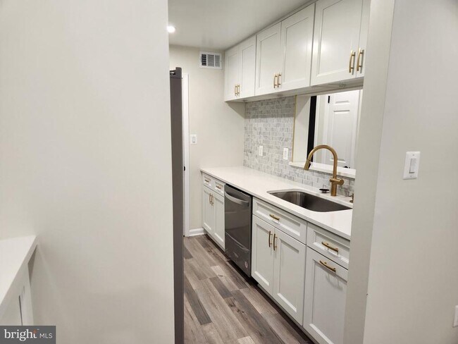 Building Photo - 5700 Olde Mill Ct