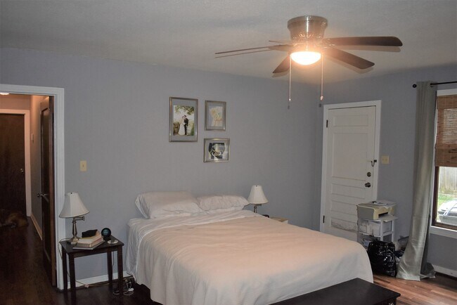 Building Photo - FULLY Renovated home in Historic Temple Neighborhood!